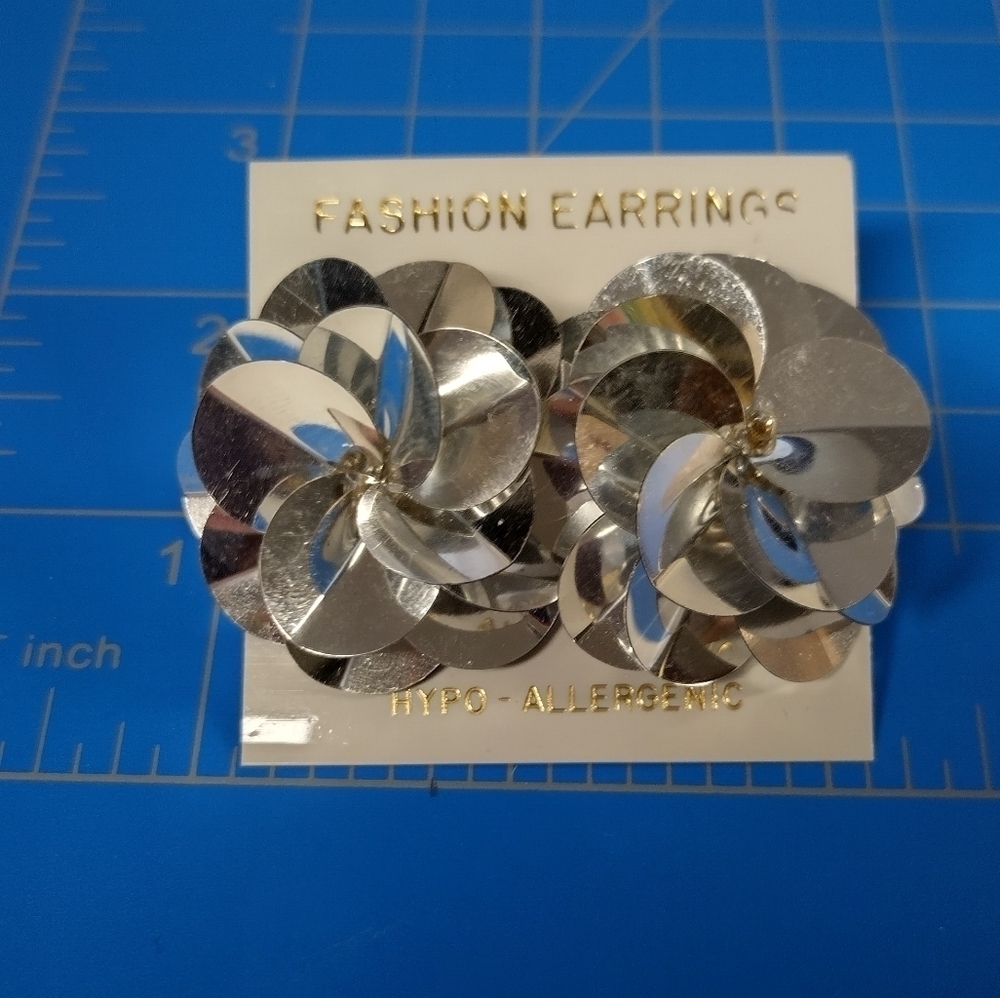 ๐3/$12 9 Pairs of BNWT Earrings Bundle! Various Styles, All For Pierced Ears. - Picture 11 of 15